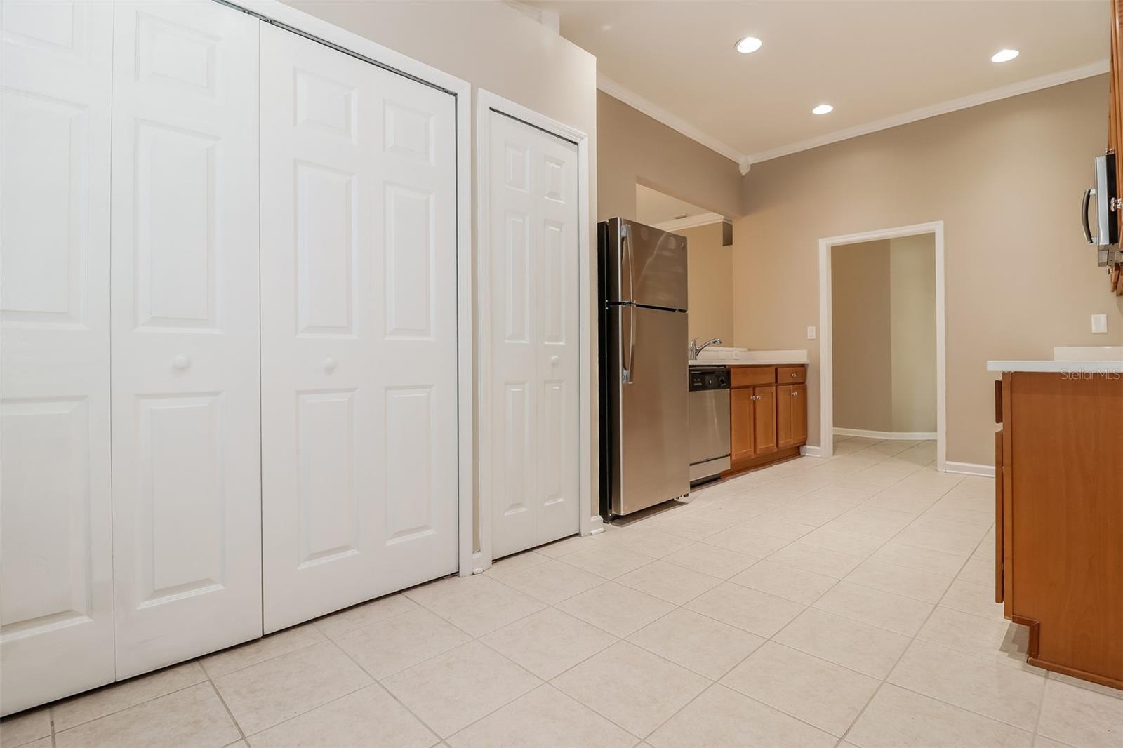 Image 6 of 16 For 654 White Flower Way