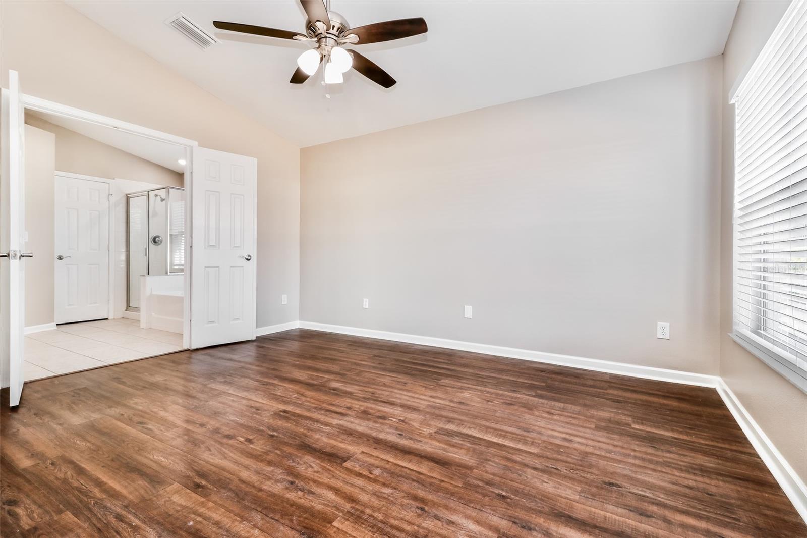 Image 8 of 16 For 654 White Flower Way