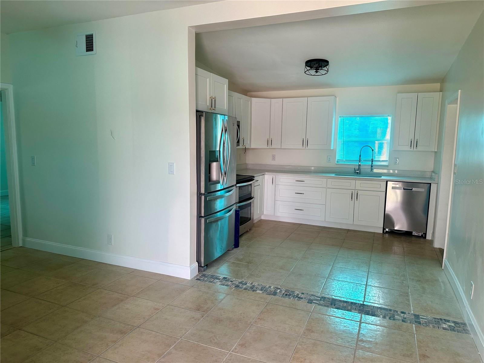 Image 2 of 36 For 2514 Highlawn Avenue