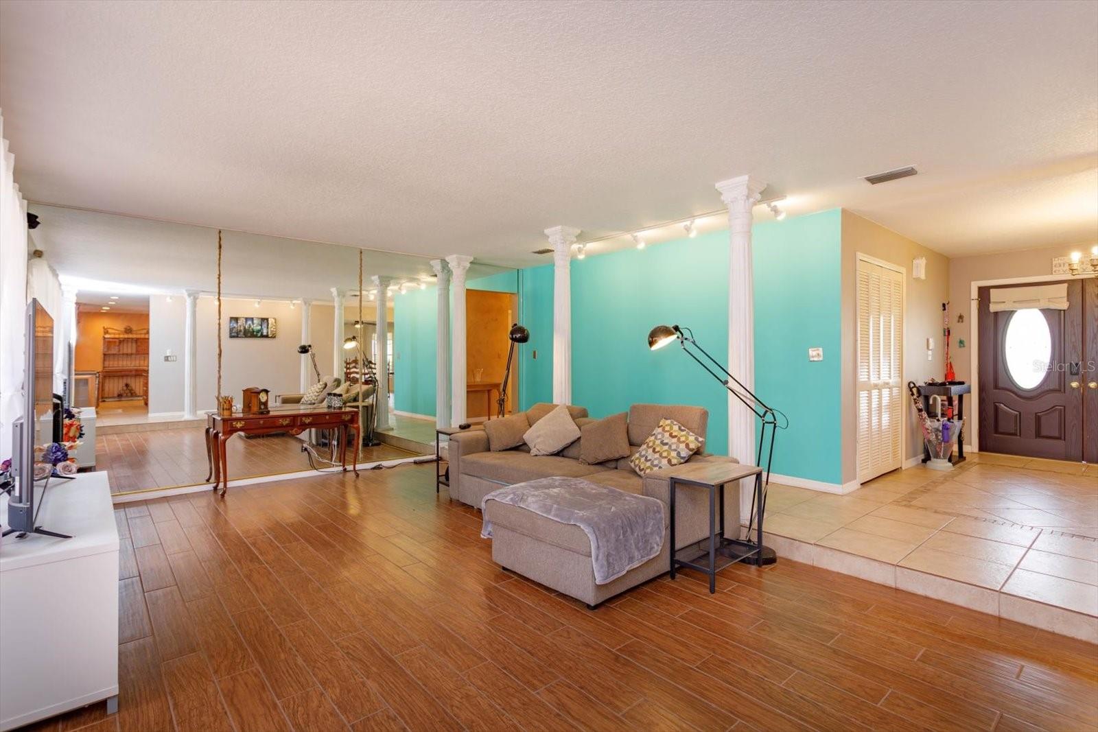 Image 9 of 39 For 413 Sandy Hill Drive