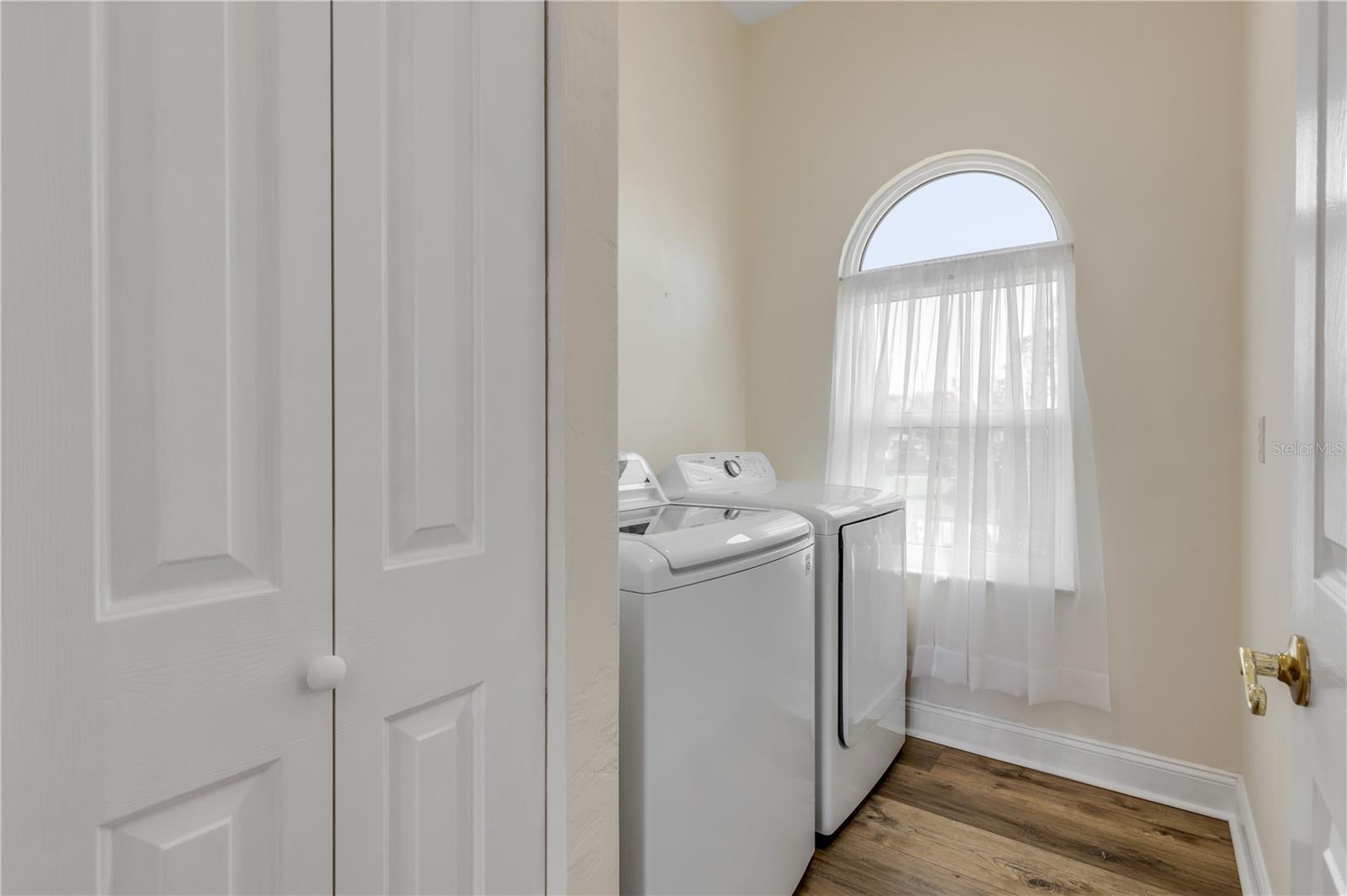 Image 22 of 45 For 2384 John Anderson Drive