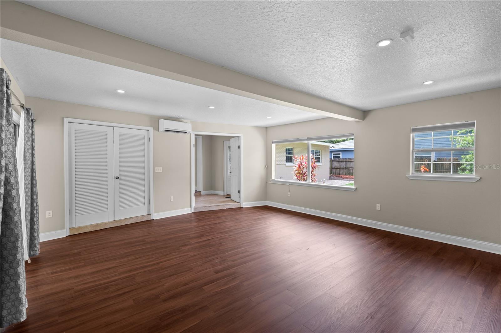 Image 18 of 46 For 101 Lauren Court