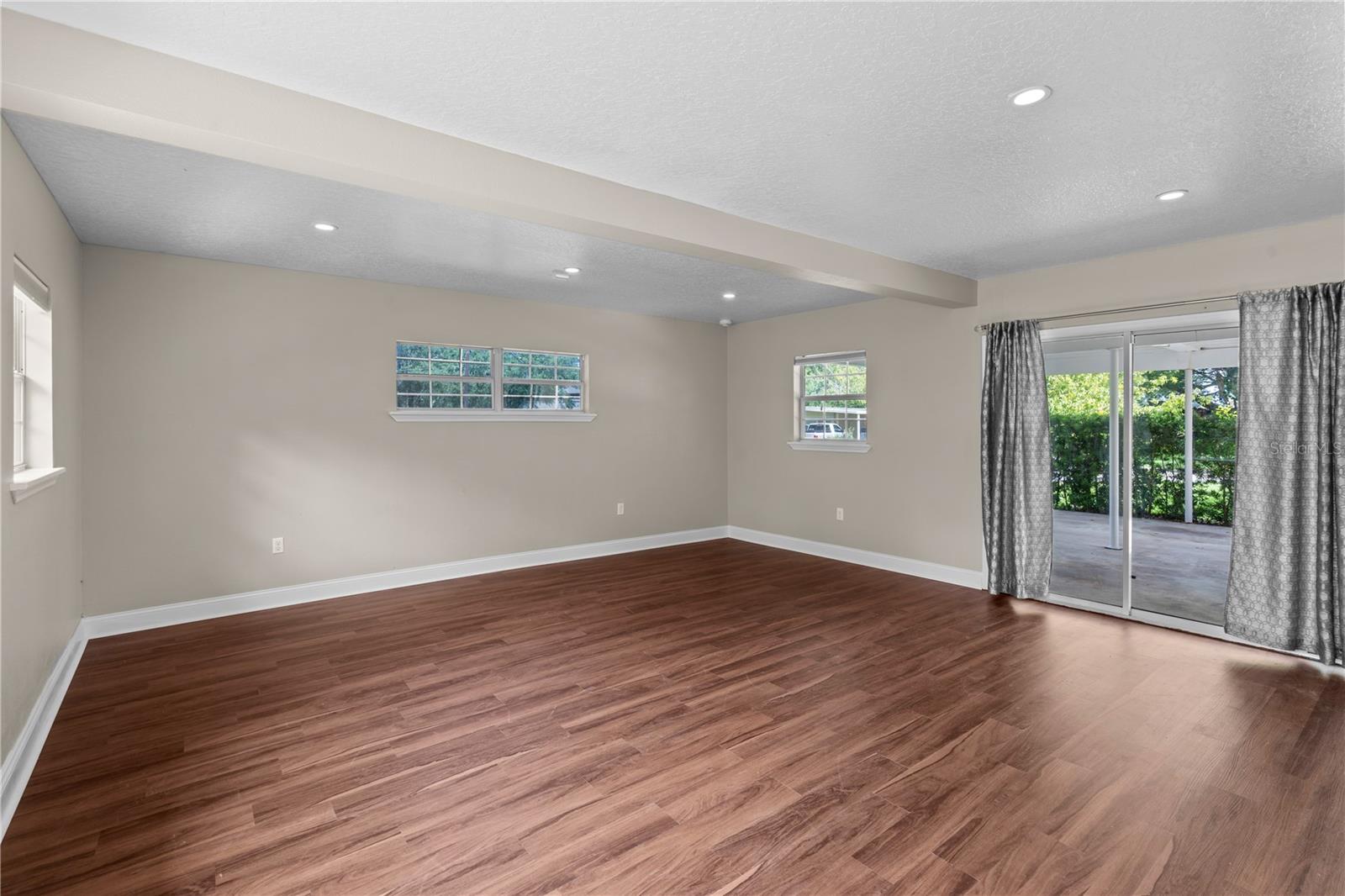 Image 19 of 46 For 101 Lauren Court