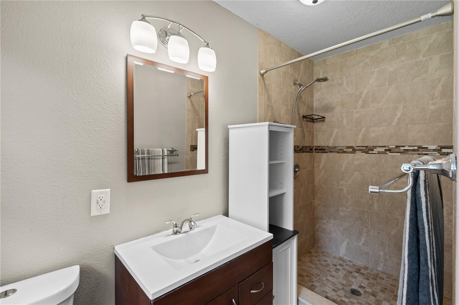 Image 22 of 46 For 101 Lauren Court