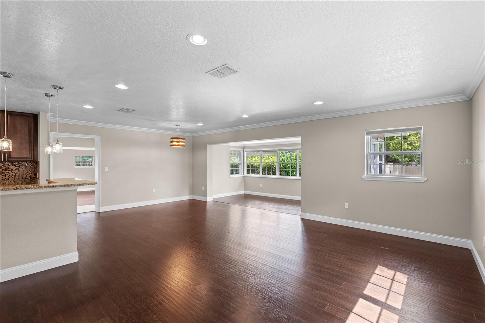 Image 7 of 46 For 101 Lauren Court