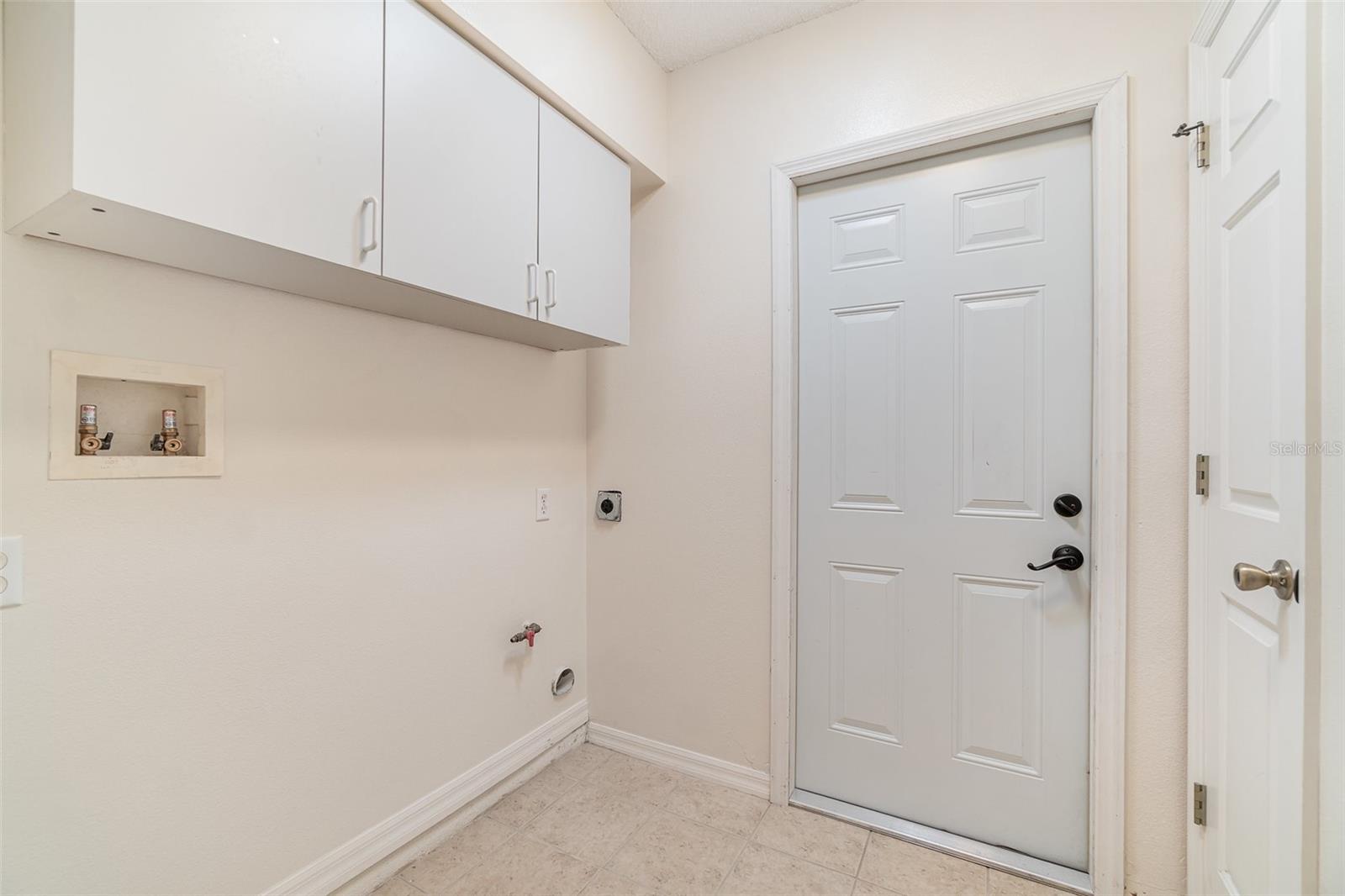 Image 17 of 37 For 21529 Prince Albert Court