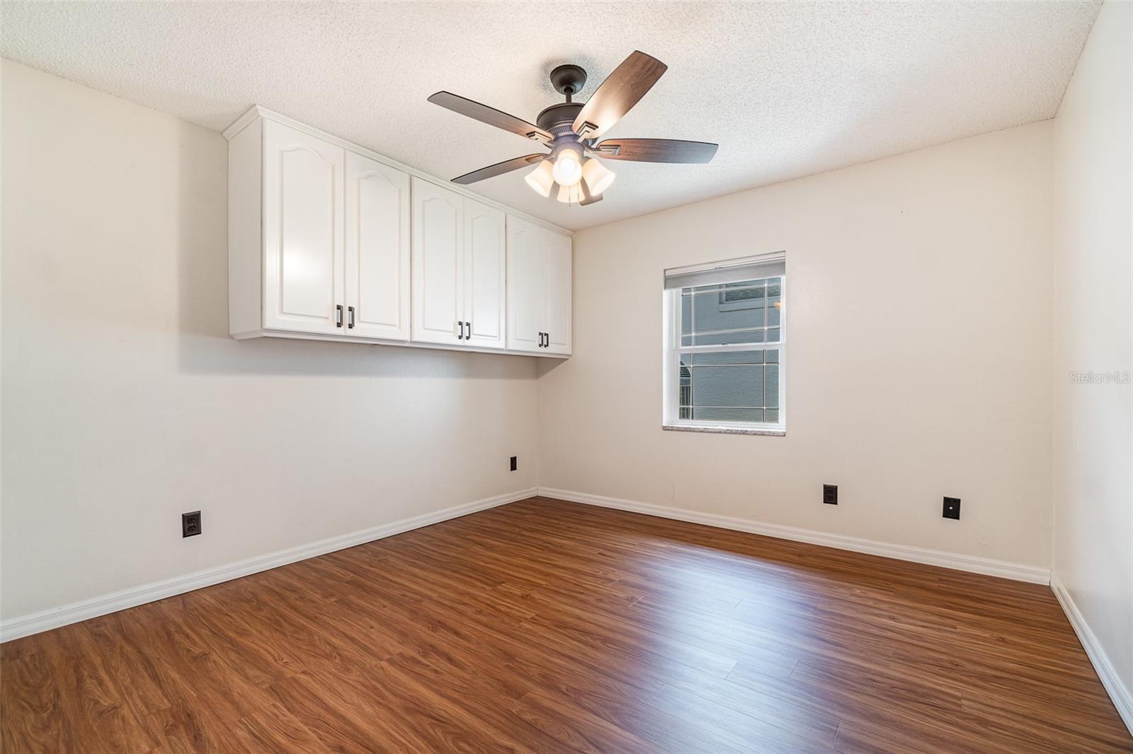 Image 18 of 37 For 21529 Prince Albert Court
