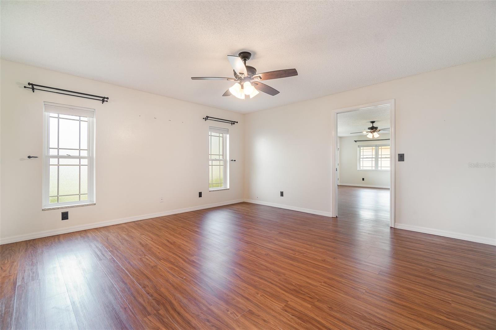 Image 21 of 37 For 21529 Prince Albert Court