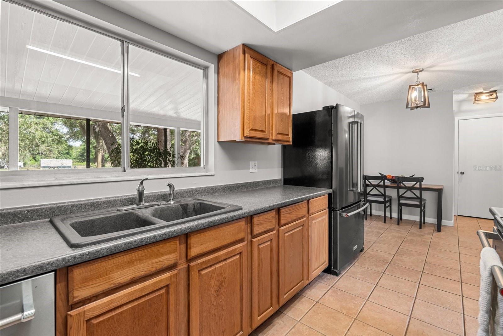 Image 5 of 21 For 2935 Arcata Lane