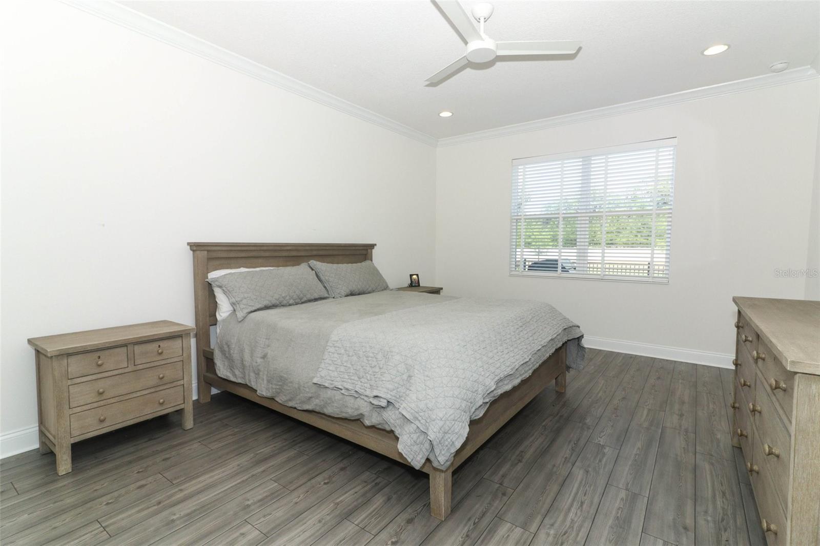 Image 16 of 63 For 4548 Dulwik Place