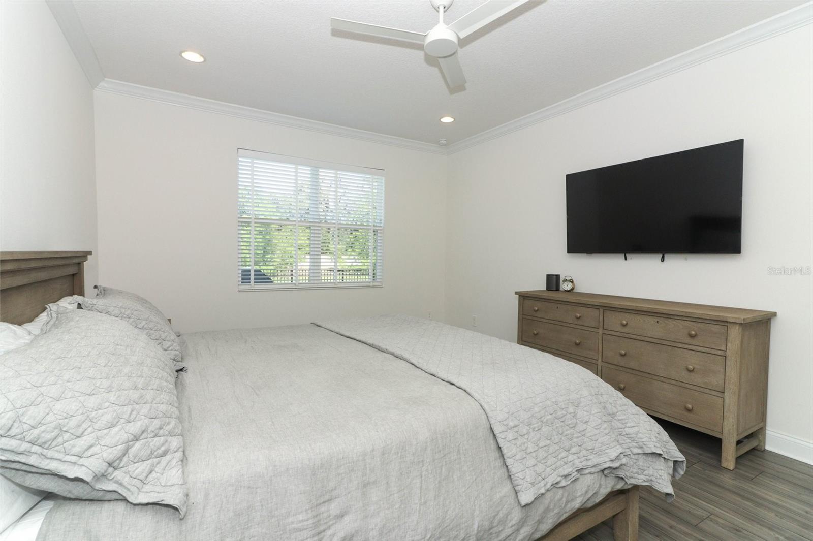 Image 17 of 63 For 4548 Dulwik Place