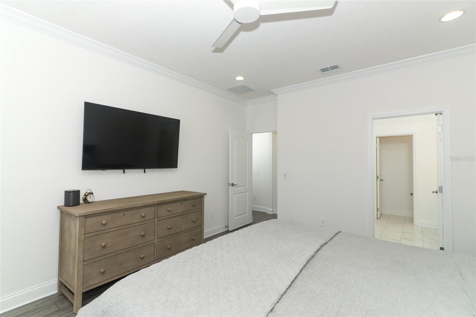 Image 18 of 63 For 4548 Dulwik Place