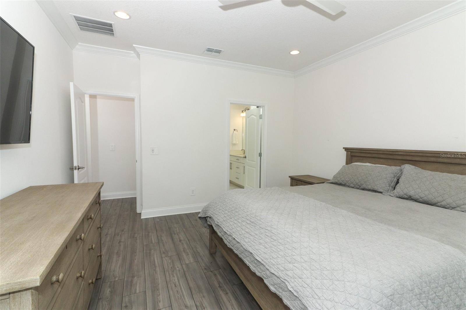 Image 19 of 63 For 4548 Dulwik Place