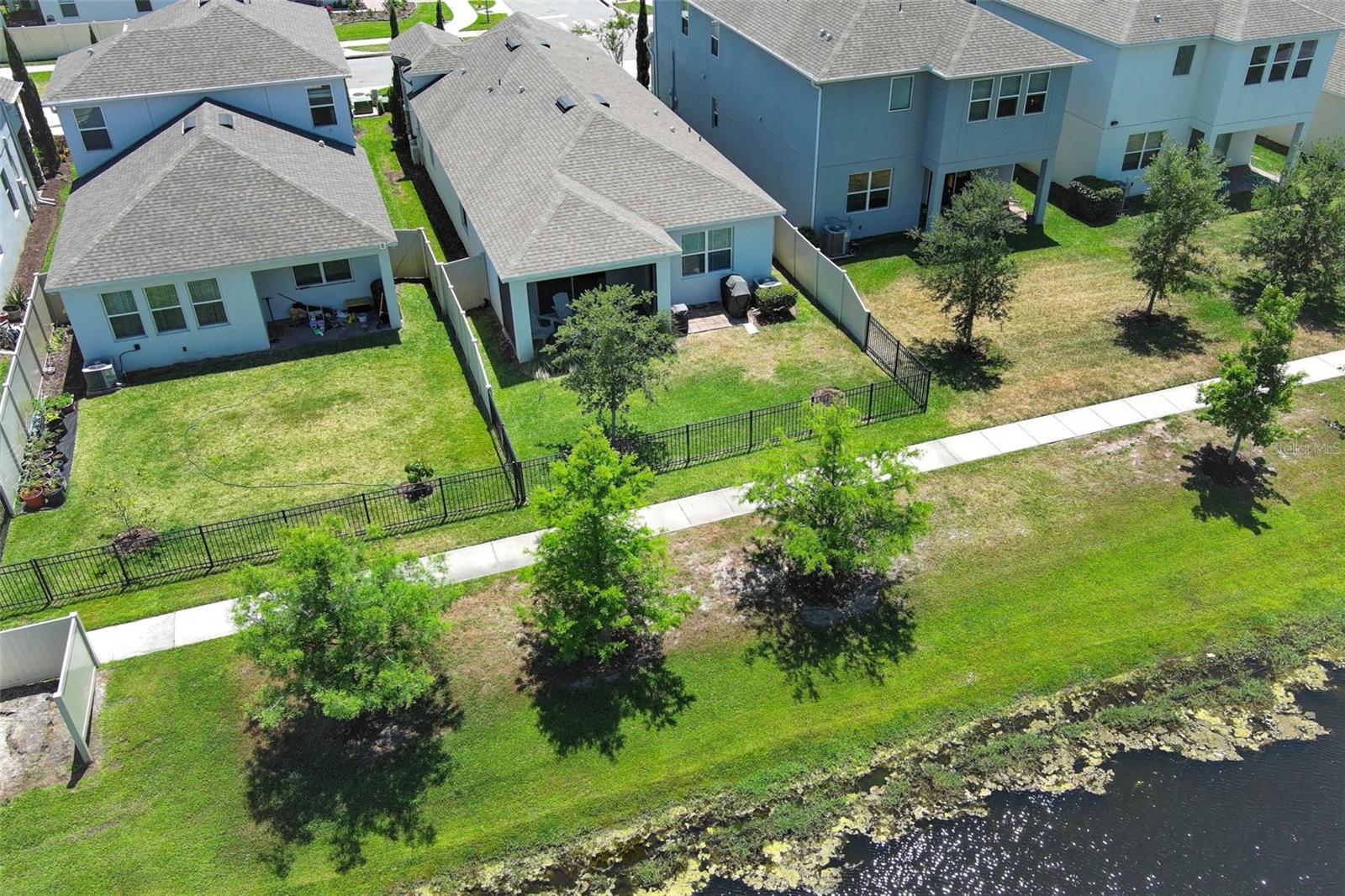 Image 41 of 63 For 4548 Dulwik Place