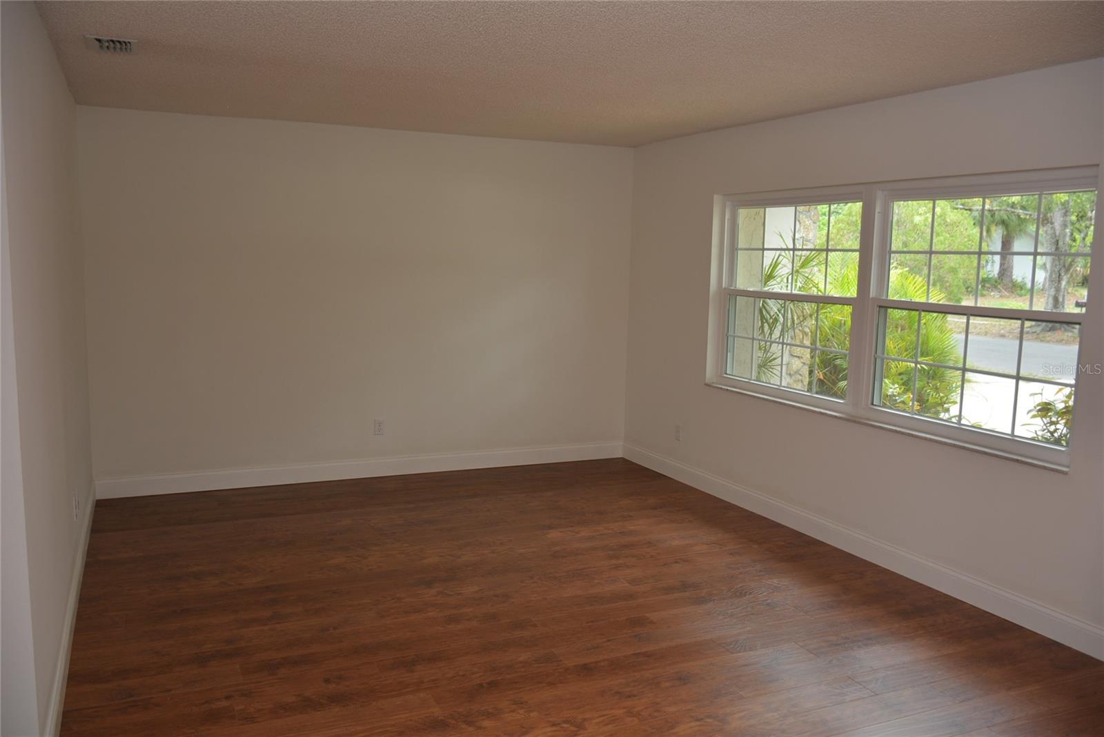 Image 11 of 46 For 622 Alton Road