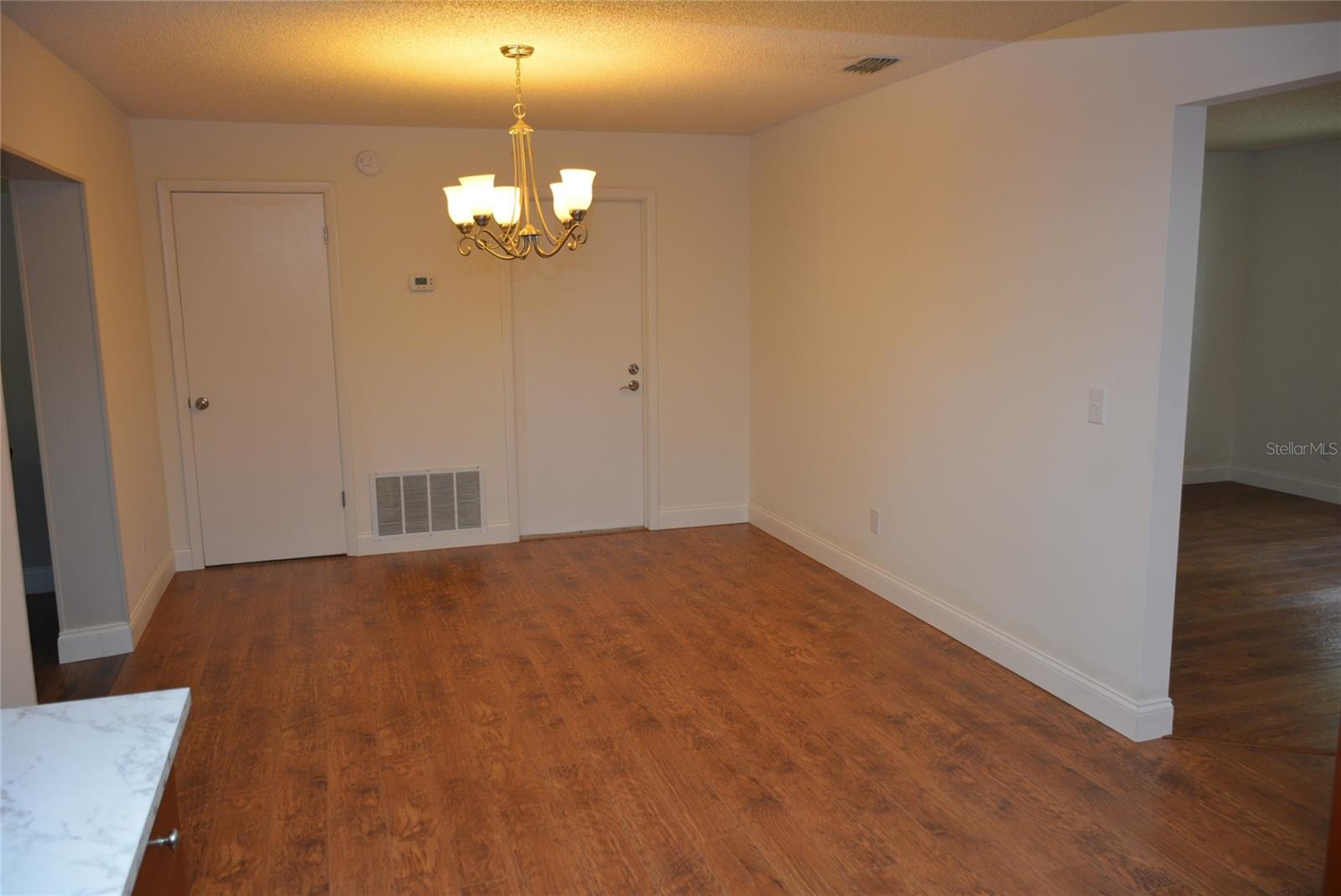 Image 12 of 46 For 622 Alton Road