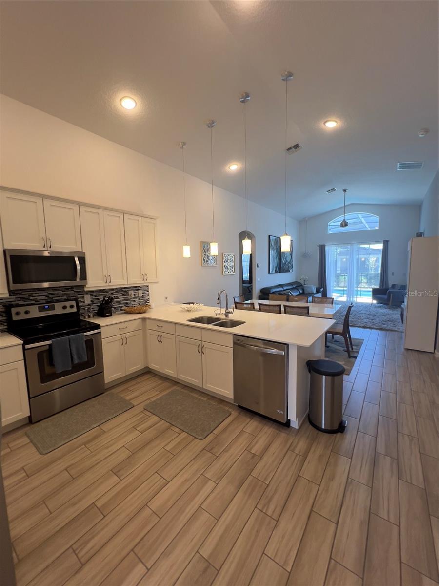 Image 13 of 49 For 3930 Oakville Avenue