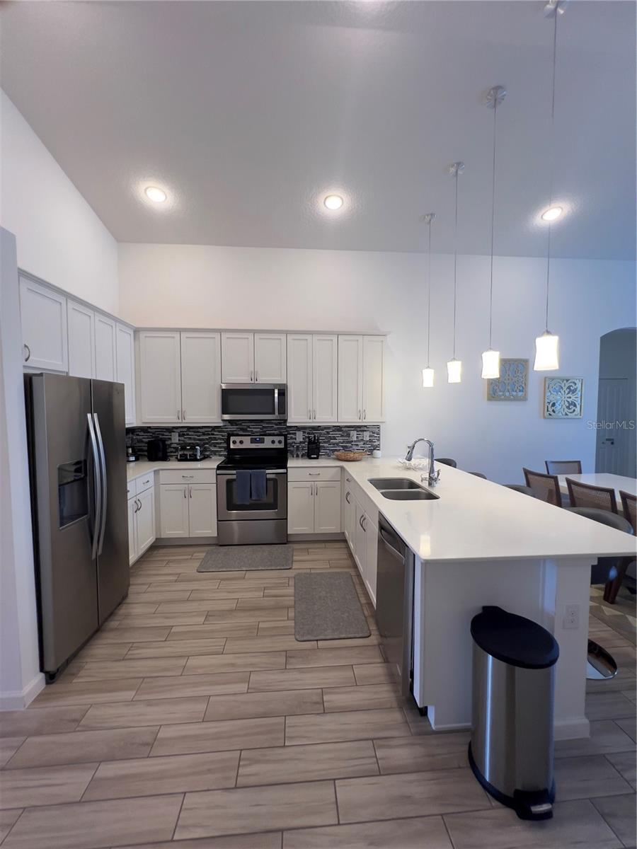 Image 14 of 49 For 3930 Oakville Avenue