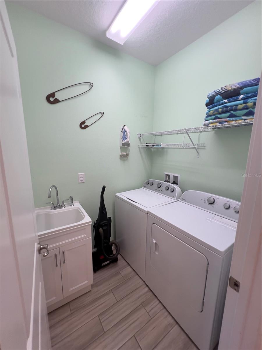 Image 15 of 49 For 3930 Oakville Avenue