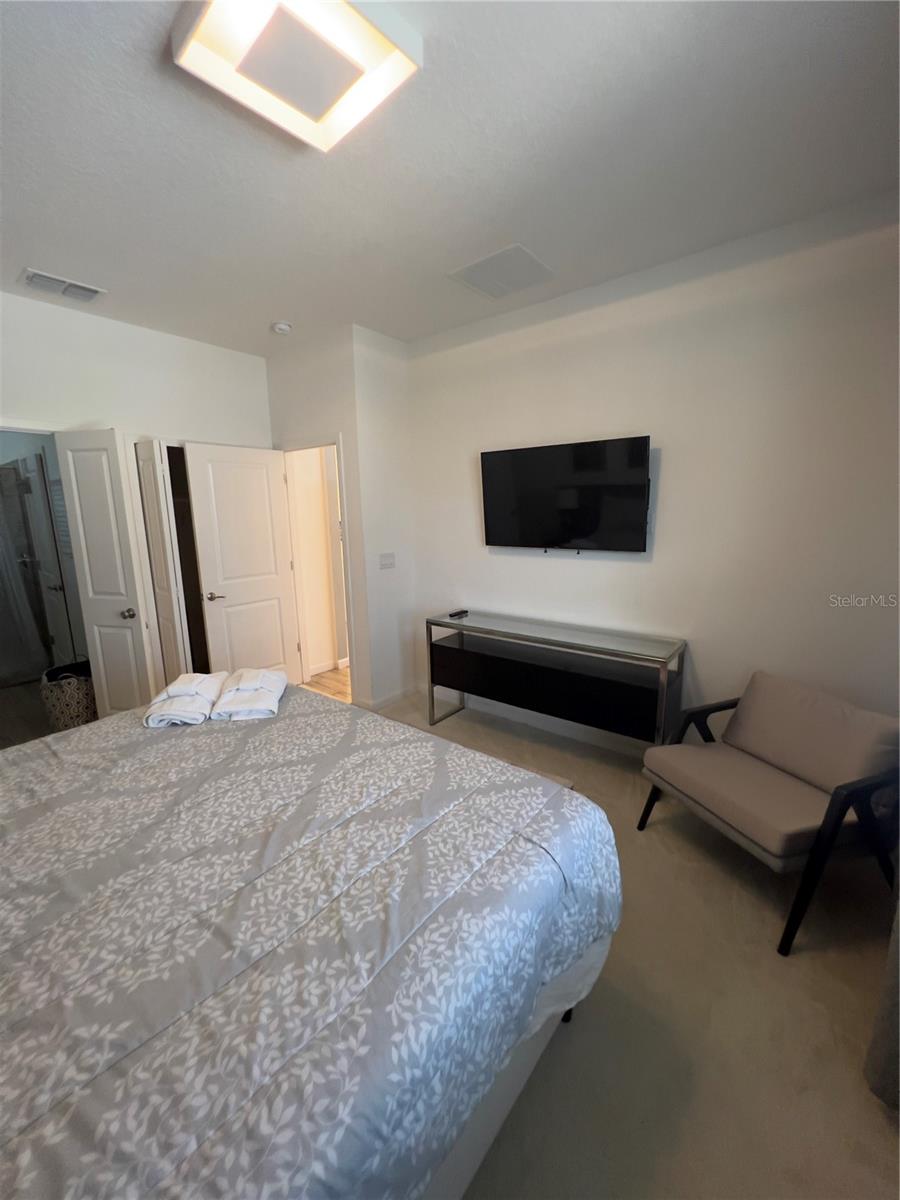 Image 21 of 49 For 3930 Oakville Avenue