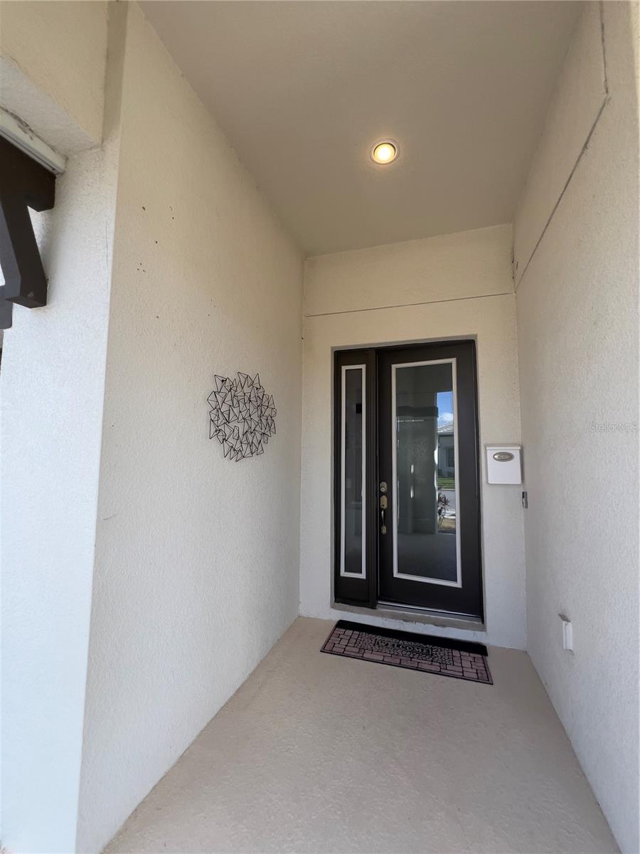 Image 4 of 49 For 3930 Oakville Avenue