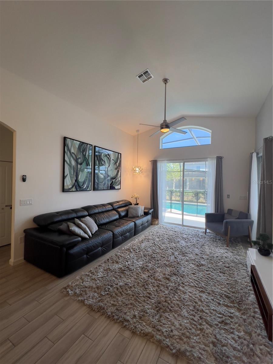 Image 40 of 49 For 3930 Oakville Avenue