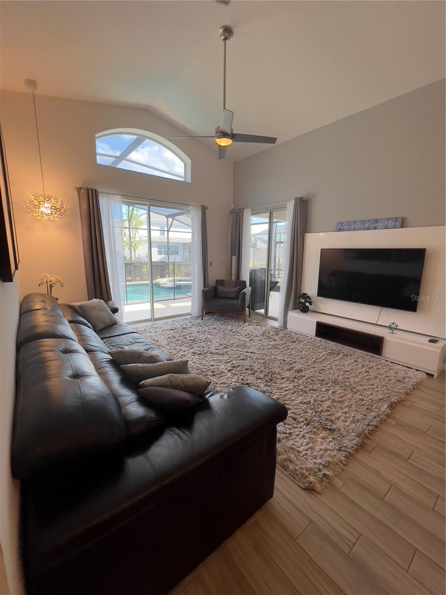Image 41 of 49 For 3930 Oakville Avenue