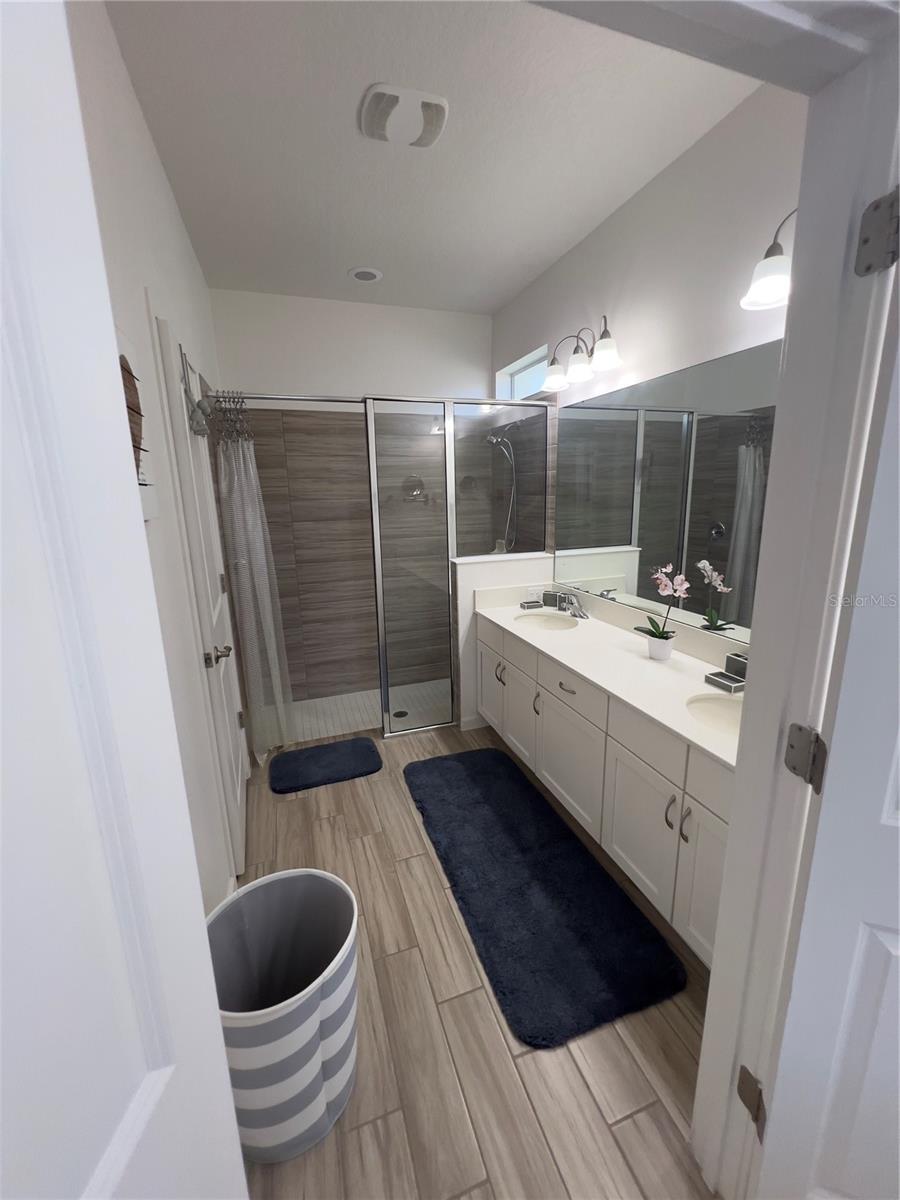 Image 9 of 49 For 3930 Oakville Avenue