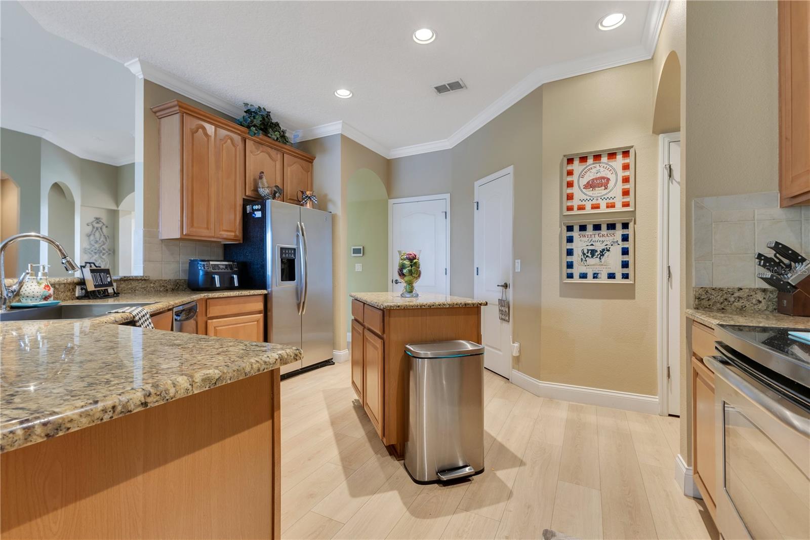 Image 10 of 38 For 16313 Birchwood Way