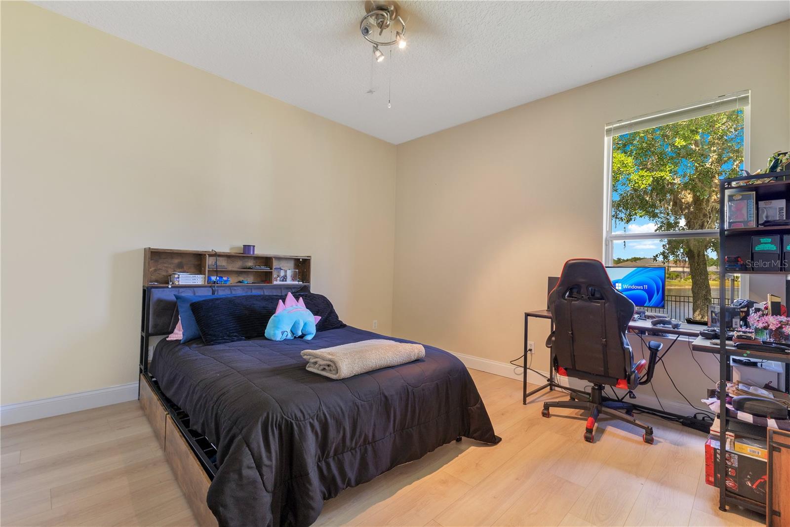 Image 21 of 38 For 16313 Birchwood Way