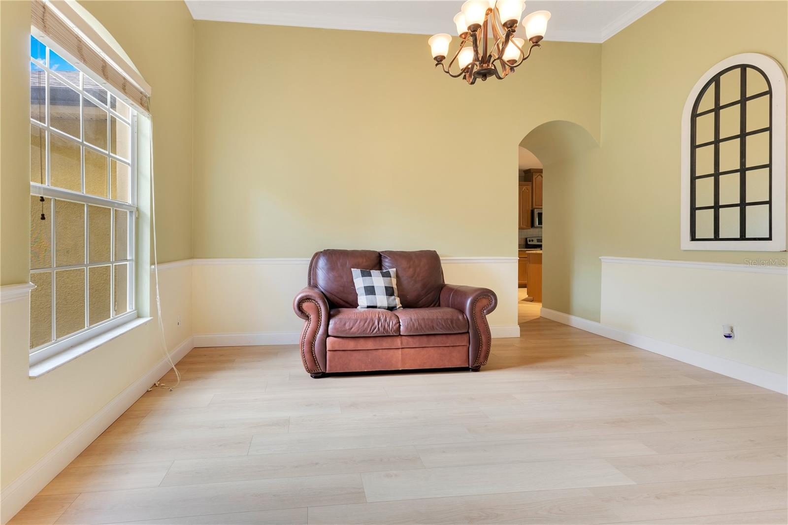 Image 5 of 38 For 16313 Birchwood Way