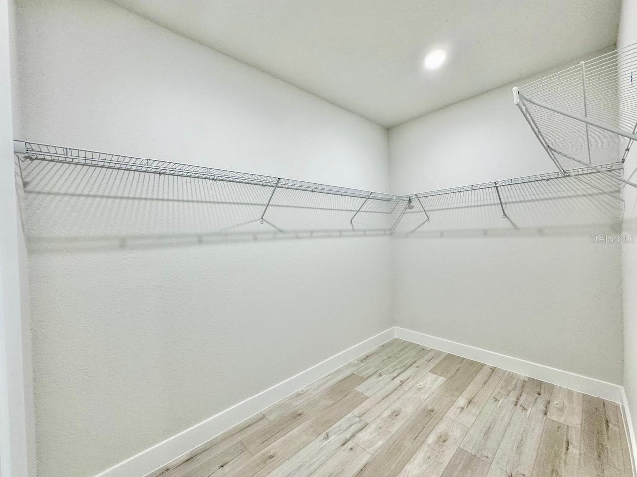 Listing photo id 21 for 646 Homeway Loop