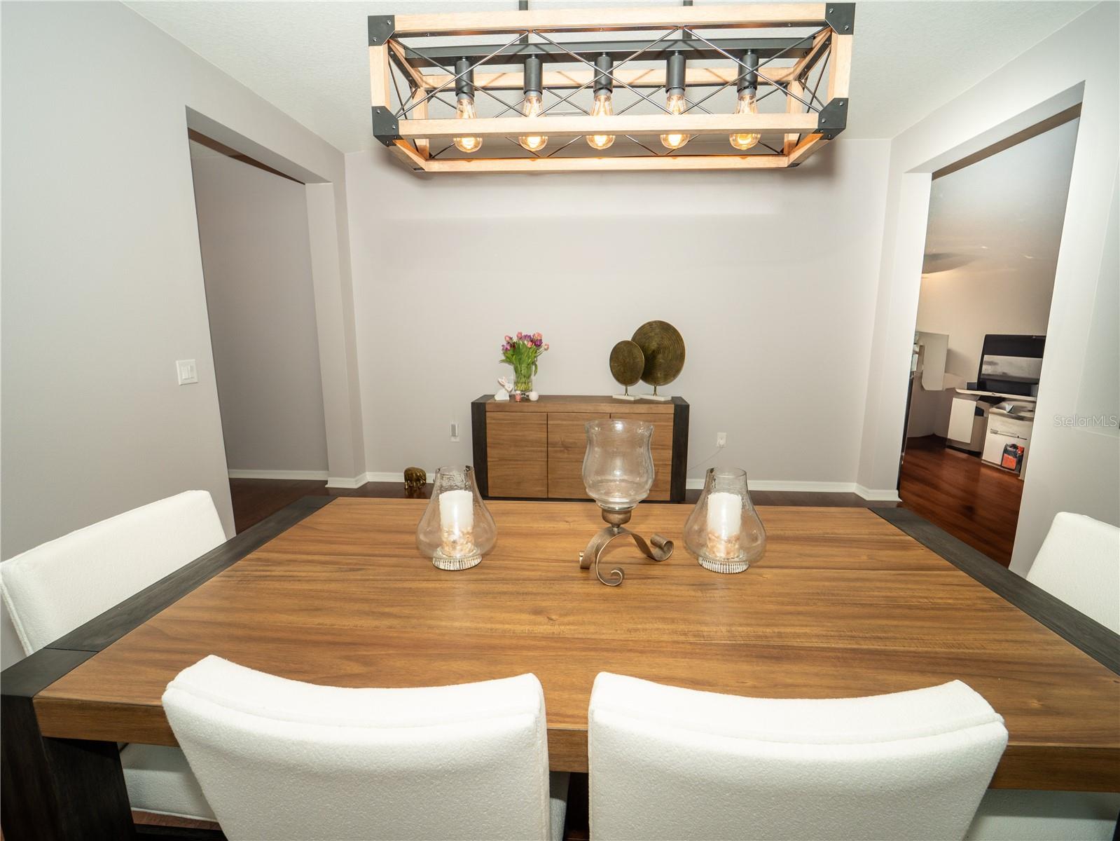 Image 10 of 25 For 11742 Chateaubriand Avenue