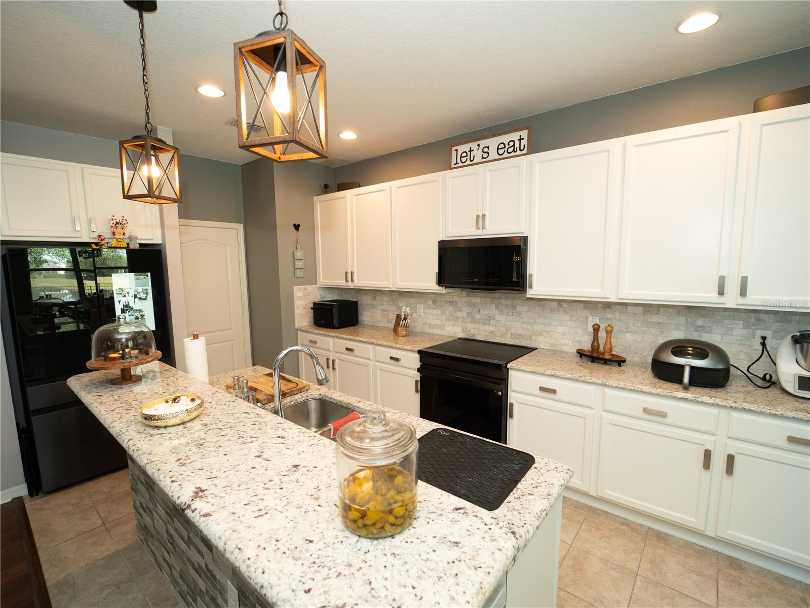 Image 11 of 25 For 11742 Chateaubriand Avenue
