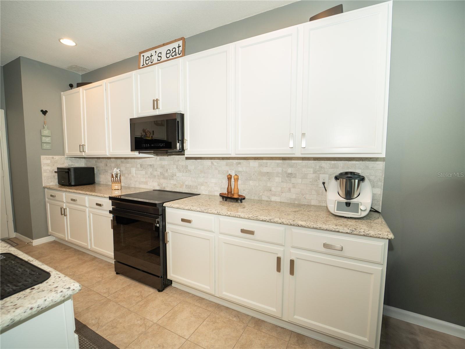 Image 12 of 25 For 11742 Chateaubriand Avenue