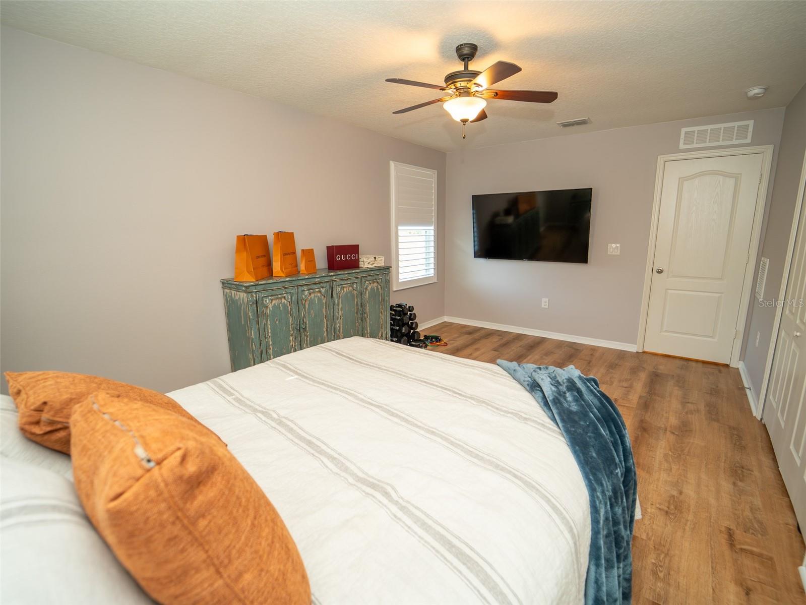 Image 15 of 25 For 11742 Chateaubriand Avenue
