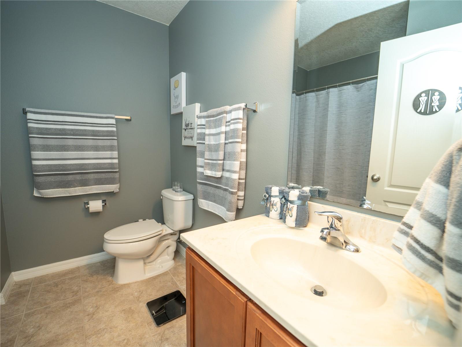 Image 17 of 25 For 11742 Chateaubriand Avenue