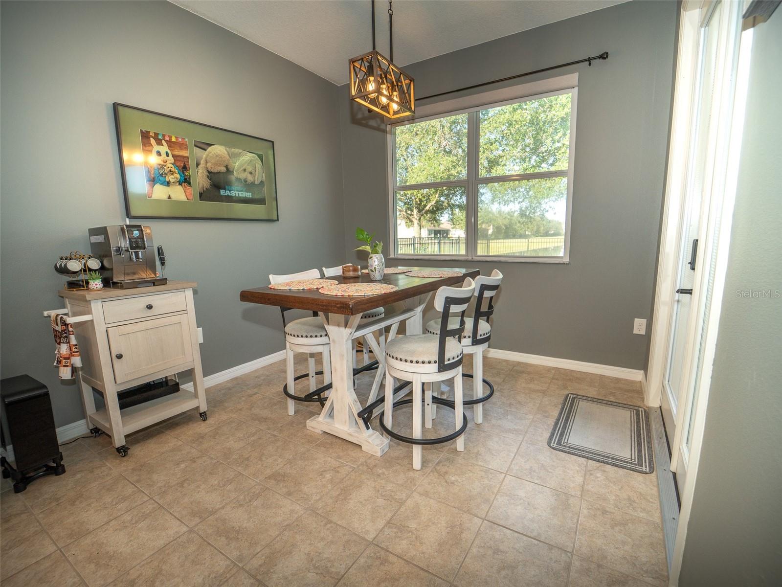 Image 18 of 25 For 11742 Chateaubriand Avenue