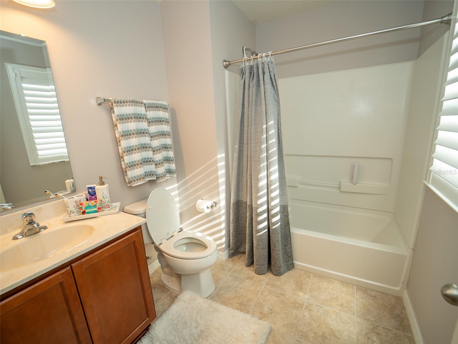 Image 20 of 25 For 11742 Chateaubriand Avenue