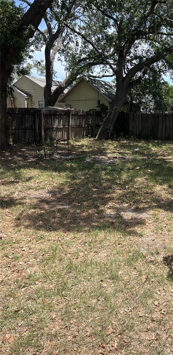 Listing photo id 10 for 5004 E Seneca Ave