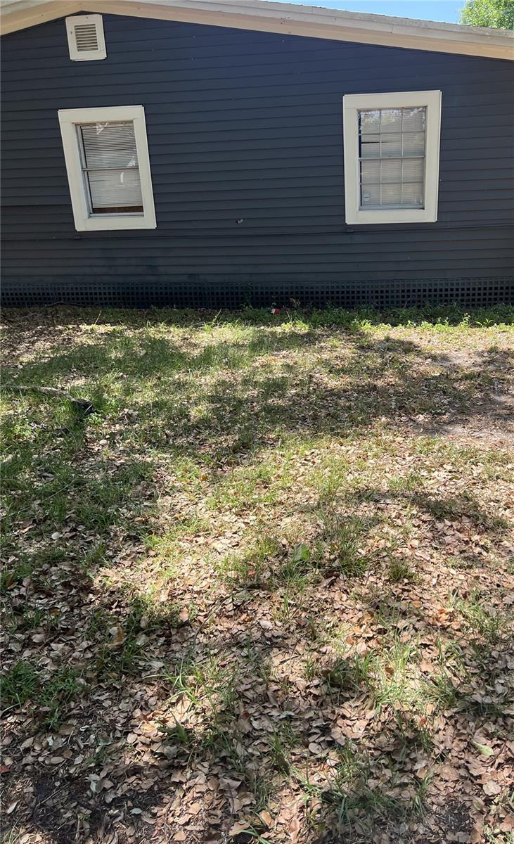 Listing photo id 11 for 5004 E Seneca Ave
