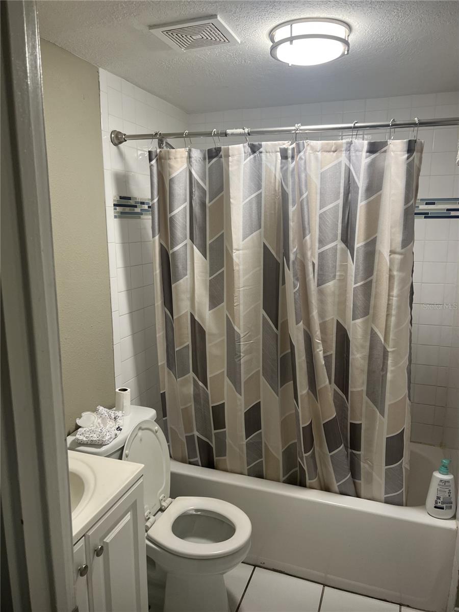 Listing photo id 12 for 5004 E Seneca Ave