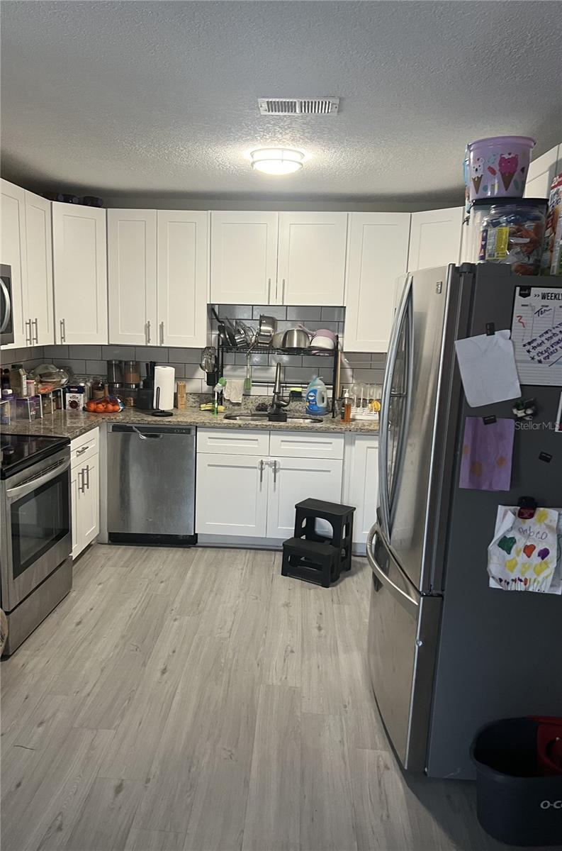 Listing photo id 0 for 5004 E Seneca Ave