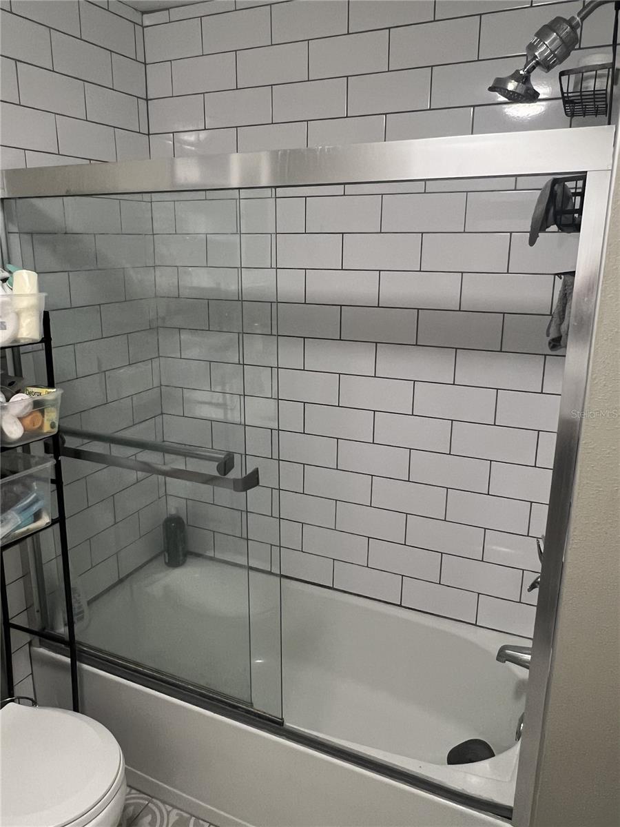 Listing photo id 5 for 5004 E Seneca Ave