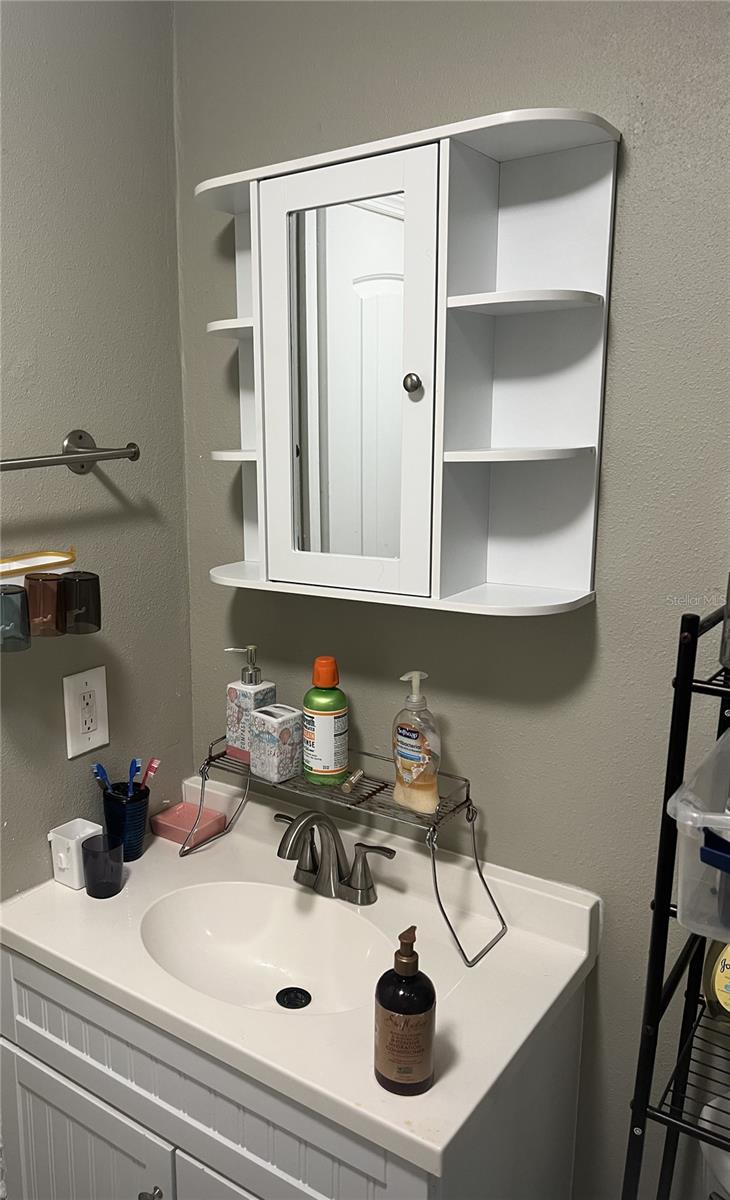 Listing photo id 6 for 5004 E Seneca Ave