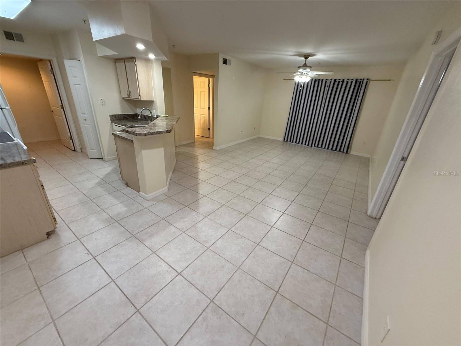 Image 4 of 21 For 814 Crest Pines Drive 915