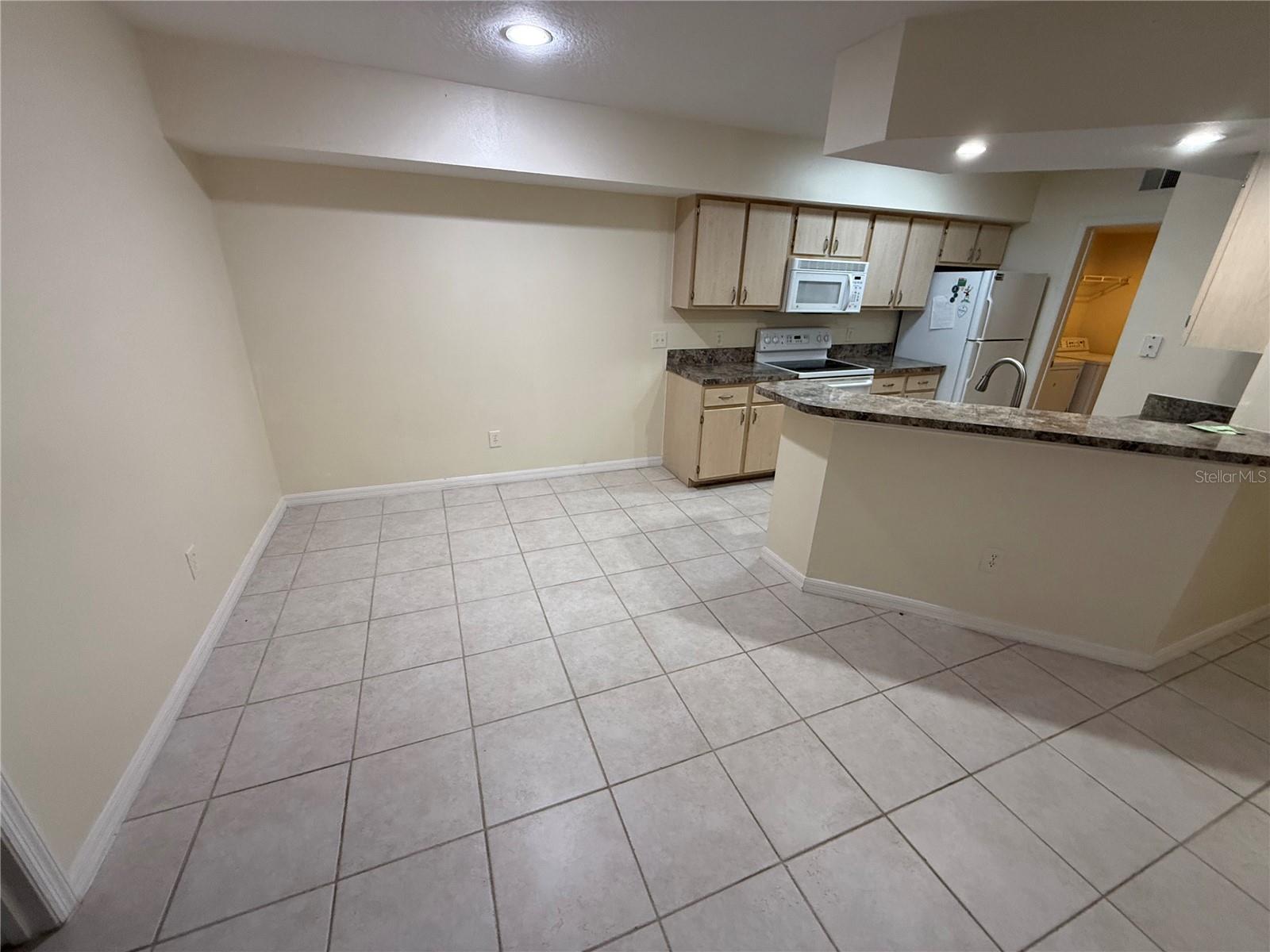 Image 5 of 21 For 814 Crest Pines Drive 915