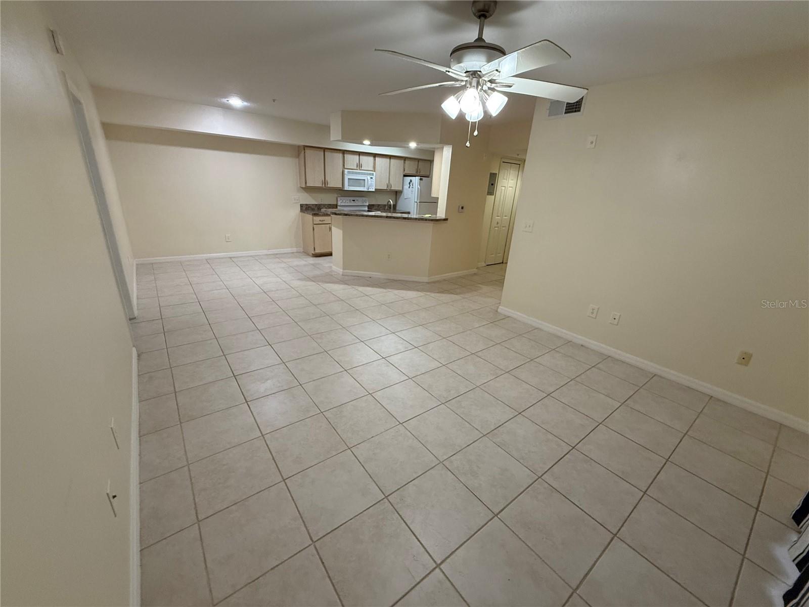 Image 6 of 21 For 814 Crest Pines Drive 915