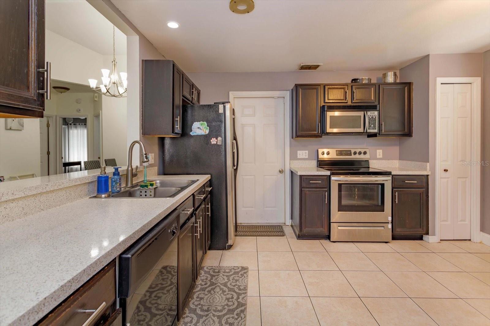 Image 4 of 20 For 1023 Royal Oaks Drive