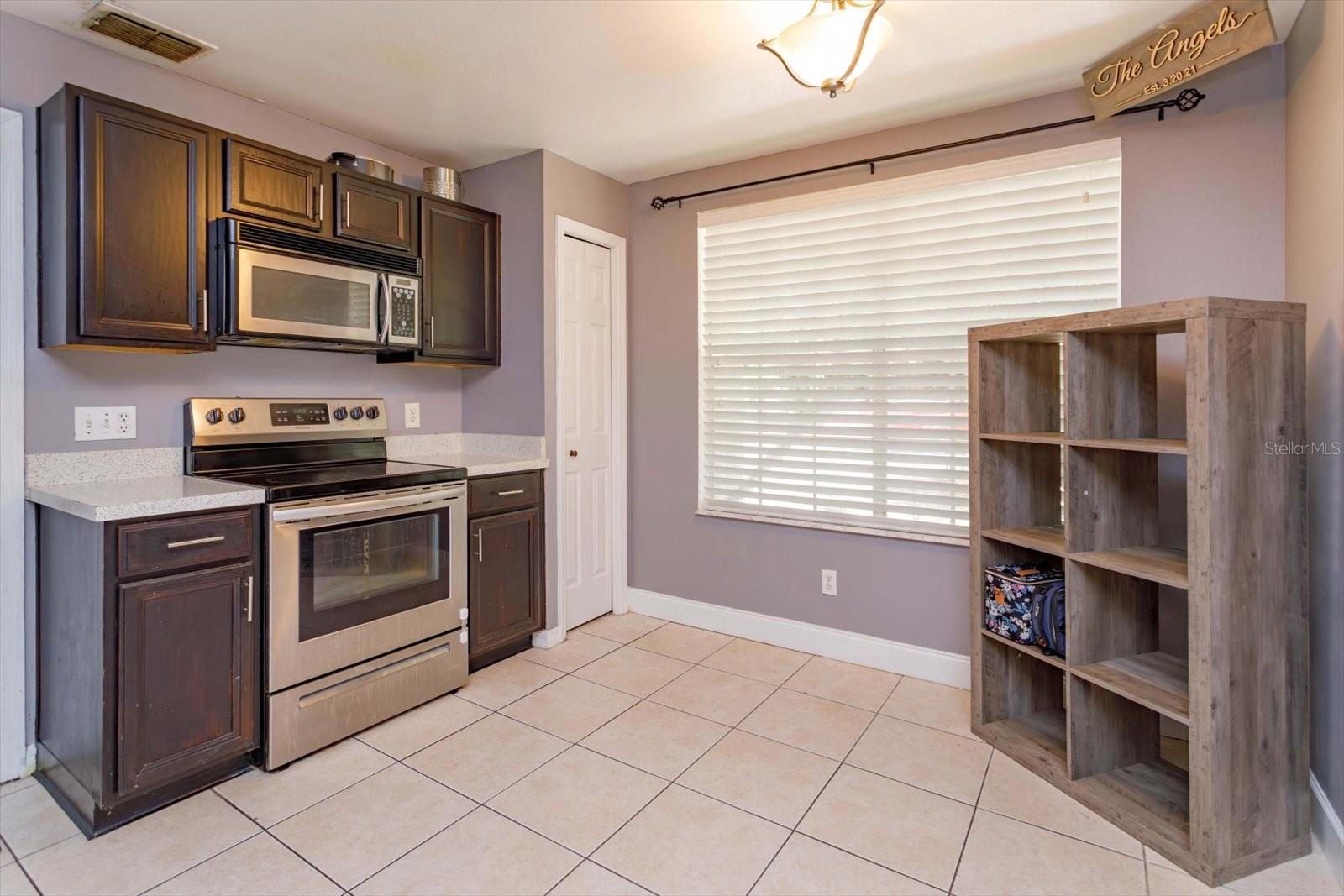 Image 5 of 20 For 1023 Royal Oaks Drive